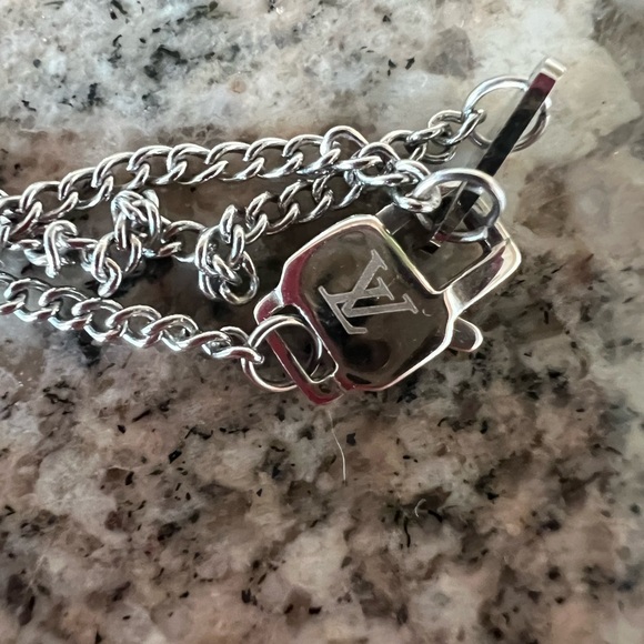 Louis Vuitton Paris silver necklace - Picture 13 of 14